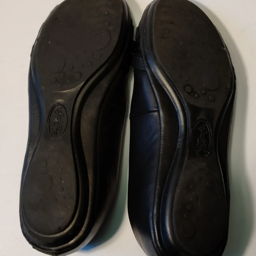 Black Flats - Picture 5 of 6